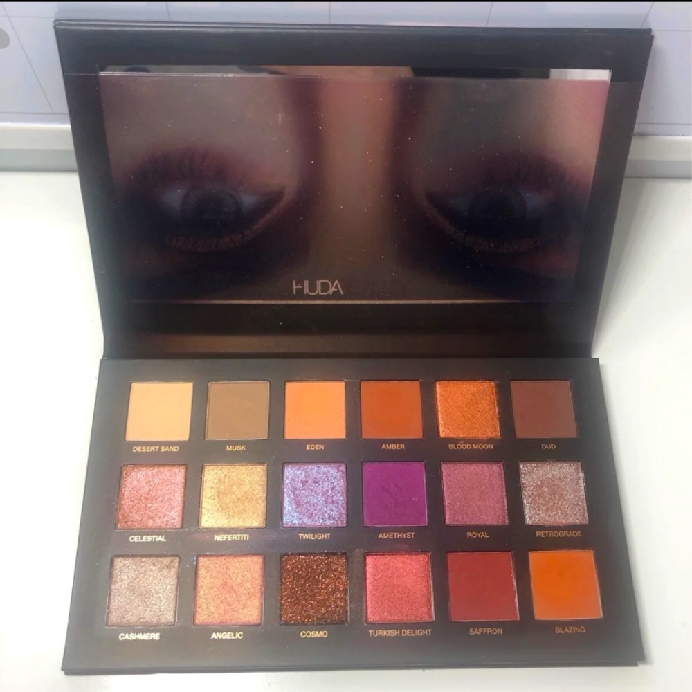 Huda Beauty Desert Dusk Eyeshadow Palette